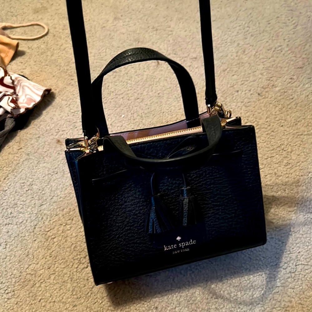 Kate spade crossbody with keychain/toggle charm!